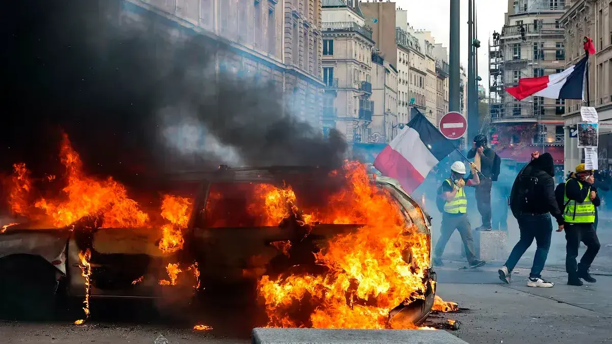 Francia impone toques de queda parciales tras un fin de semana de saqueos masivos y casi 2400 detenidos