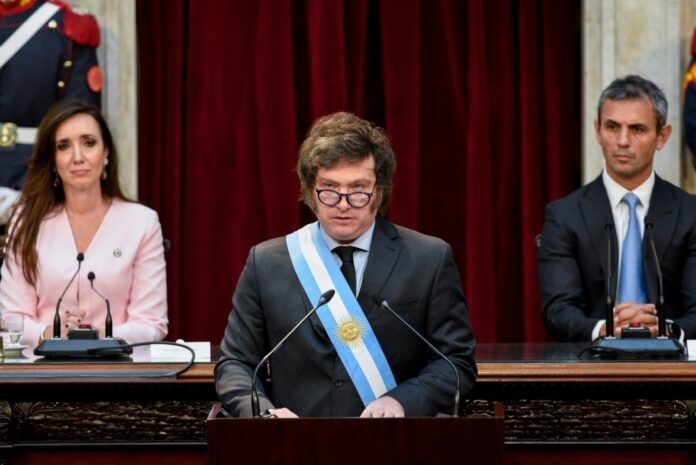 Milei convocó a pacto refundacional a gobernadores: ley bases contra alivio fiscal