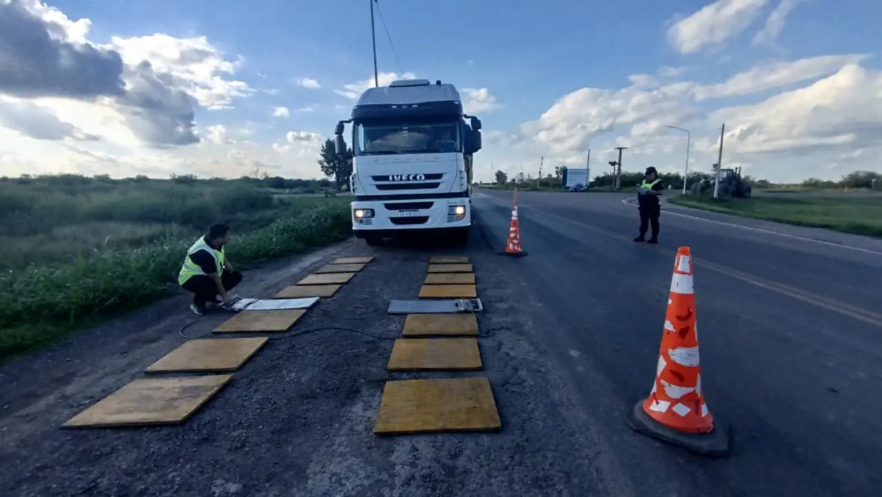 Más de 300 camiones excedieron el peso permitido en rutas de la provincia este 2026