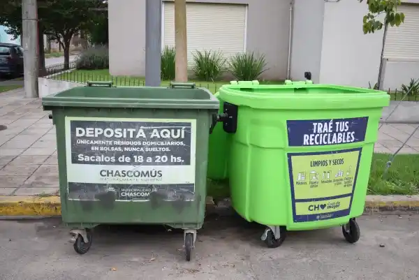 El uso inadecuado del sistema de contenedores genera micro basurales en las esquinas de la ciudad