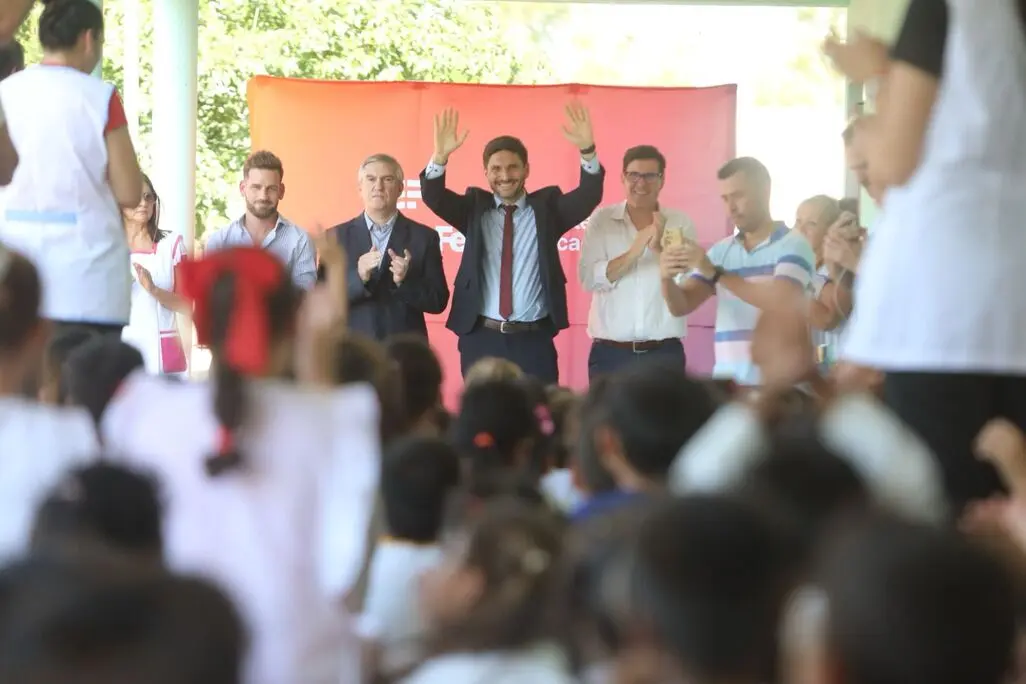 l gobernador Maximiliano Pullaro inauguró este miércoles un aula en la escuela Primaria N° 438 “Joaquín V. González