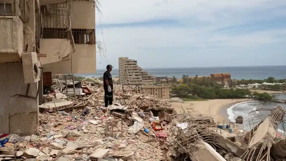 A cinco días de los terremotos, los rescatistas trabajan a contrarreloj para hallar sobrevivientes entre los escombros