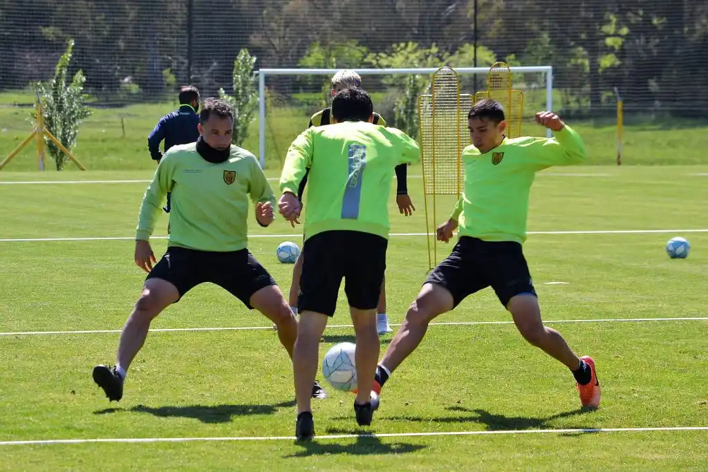 Santamarina entrenó y mañana recibirá a Alvarado