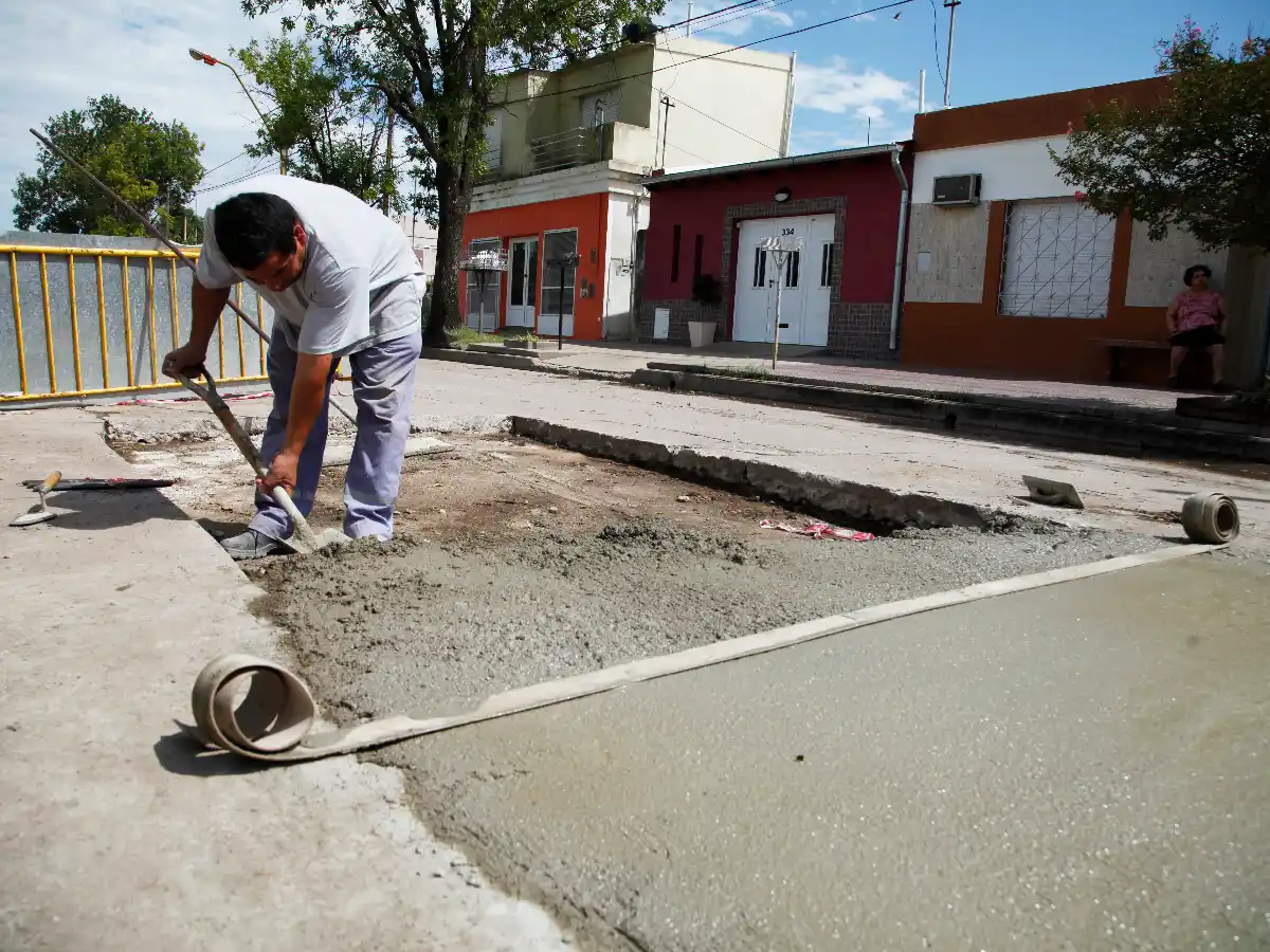 Avanzan obras de bacheo y municipio promete llegar a más barrios   