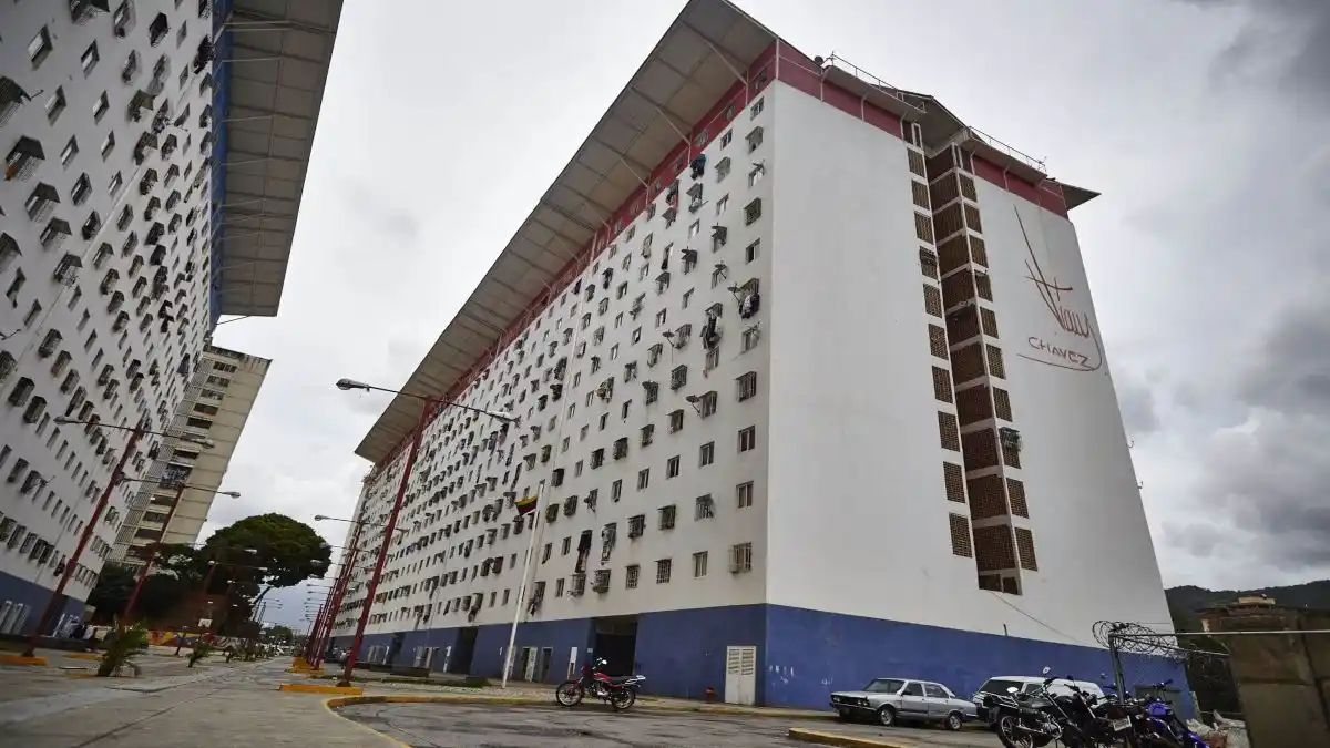 HORROR EN LA GUAIRA: hombre estranguló a su hijastro de 17 años mientras dormía