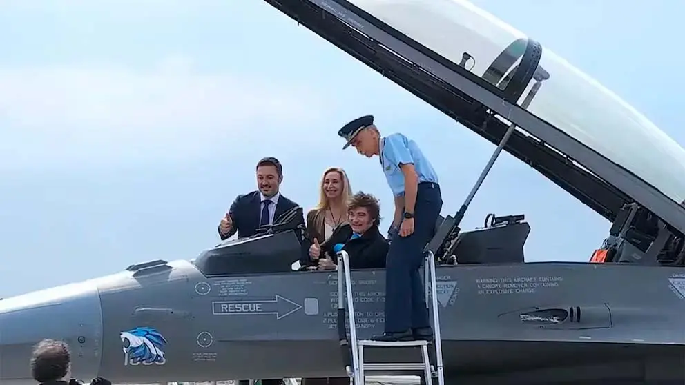 Milei presentó los aviones F-16 y defendió a Presti apuntando al kirchnerismo: "No nos extraña quiénes lo critican"