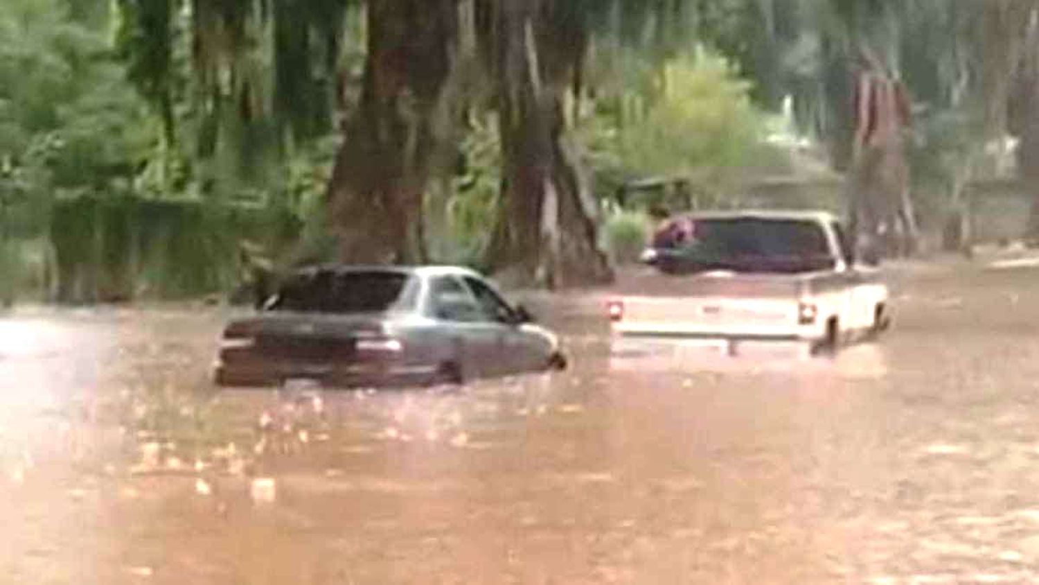 DERRUMBES Y CRECIDAS DE RÍOS: torrenciales lluvias afectan estados centrales y occidentales del país (VIDEOS)