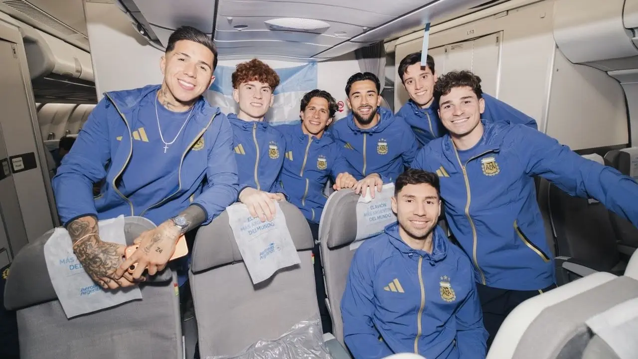 Mundial 2026, primera parada: la selección argentina partió rumbo a Estados Unidos