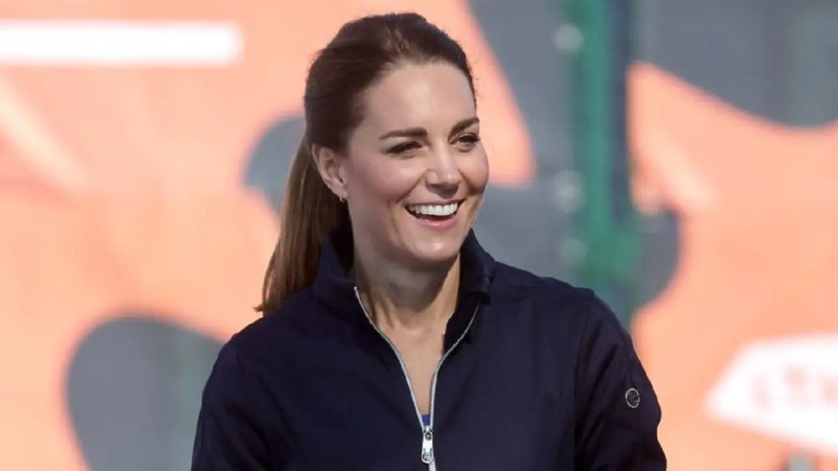 LA PRINCESA KATE asiste a ceremonia en honor a los soldados muertos
