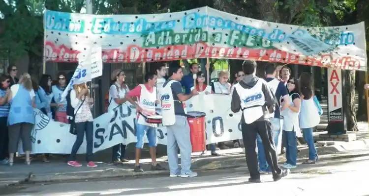 Docentes: Paro martes y miércoles