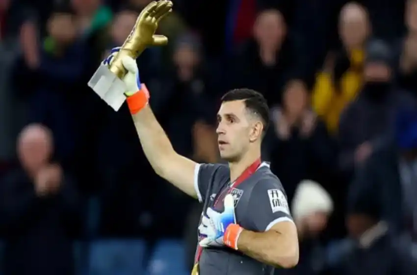 Emiliano "Dibu" Martínez sembró dudas sobre su futuro en Aston Villa