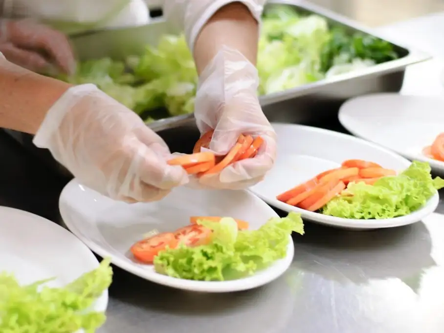 Decenas de trabajadores del rubro gastronómico local se capacitaron en manipulación de alimentos