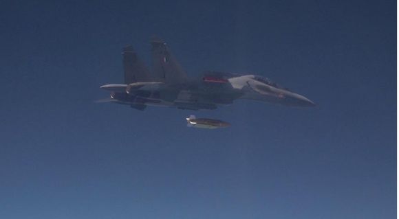 La India prueba con éxito la bomba planeadora Gaurav de 1.000 kg desde un Su-30MKI: impacto preciso a 100 km