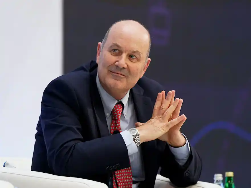 Federico Sturzenegger  debatiendo sobre la economía global en Estados Unidos