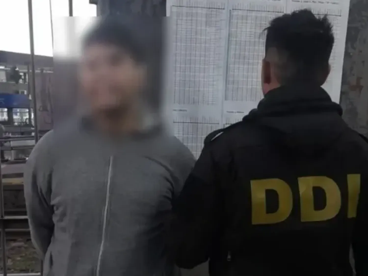 Los efectivos ingresaron en la casa junto con la sobrina de la mujer desaparecida y allí encontraron restos óseos calcinados.