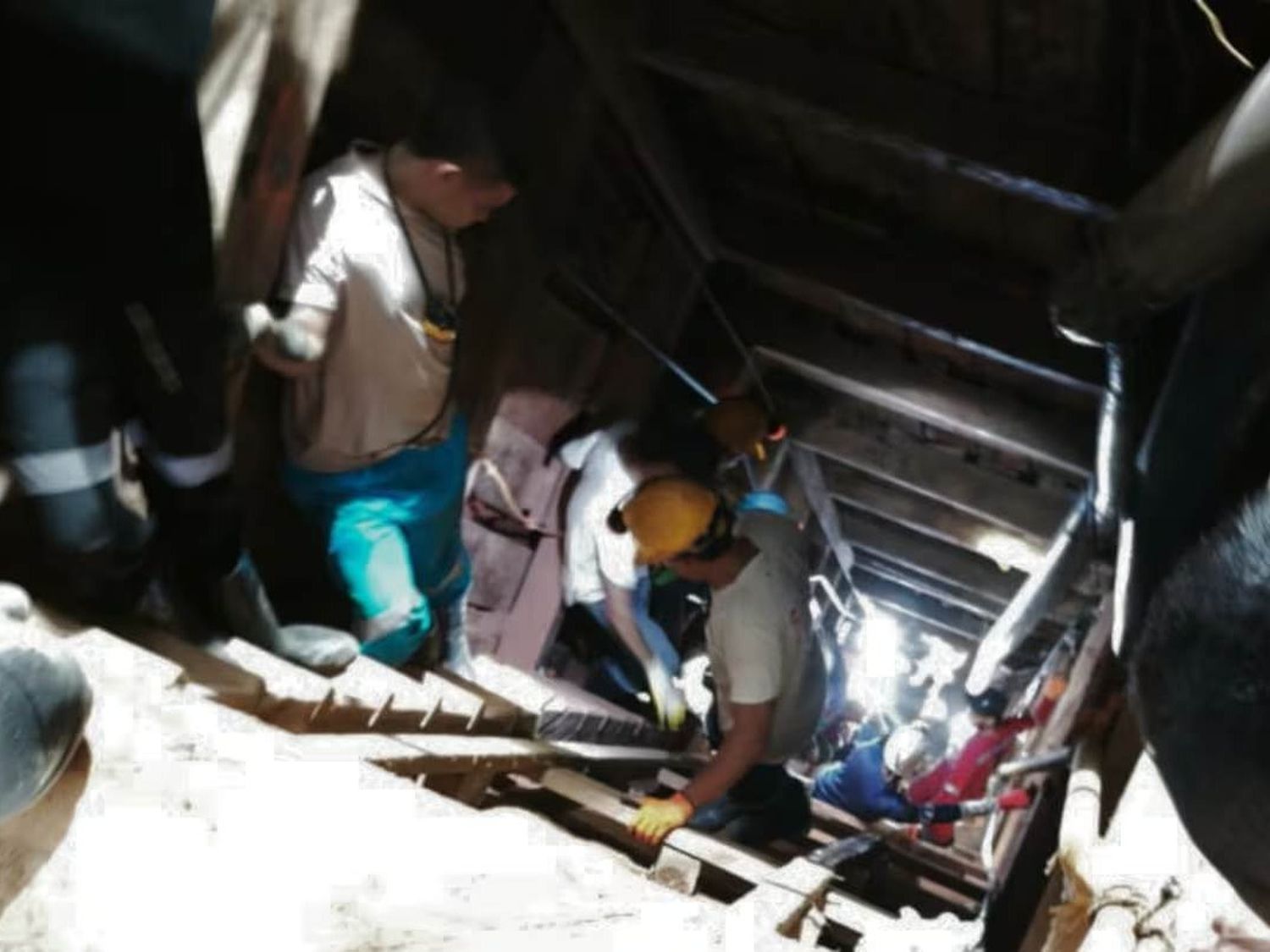 Drama en Colombia: al menos 18 personas quedaron atrapadas en el interior de una mina de oro