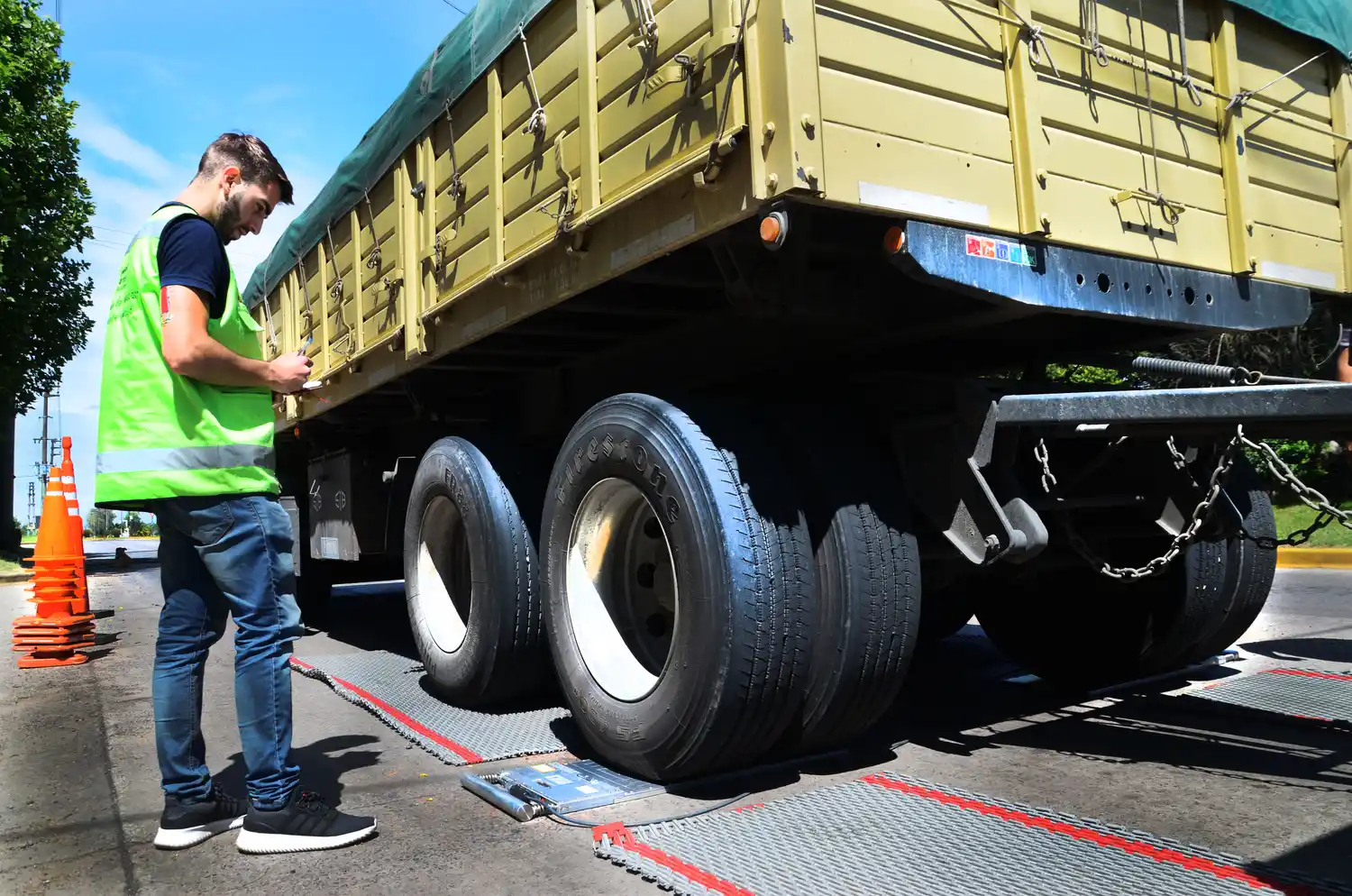 Vialidad Provincial continúa con el control de pesos y dimensiones en la red provincial