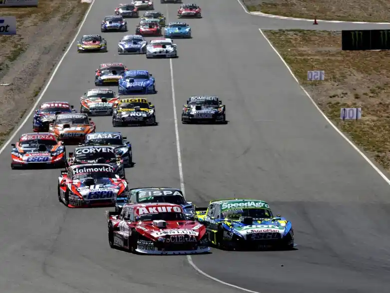 La tercera del TC se corre en Neuquén con 57 autos . Foto:Campeones