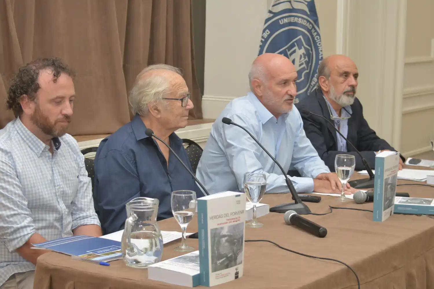 Presentación del libro "Heridas del Porvenir".