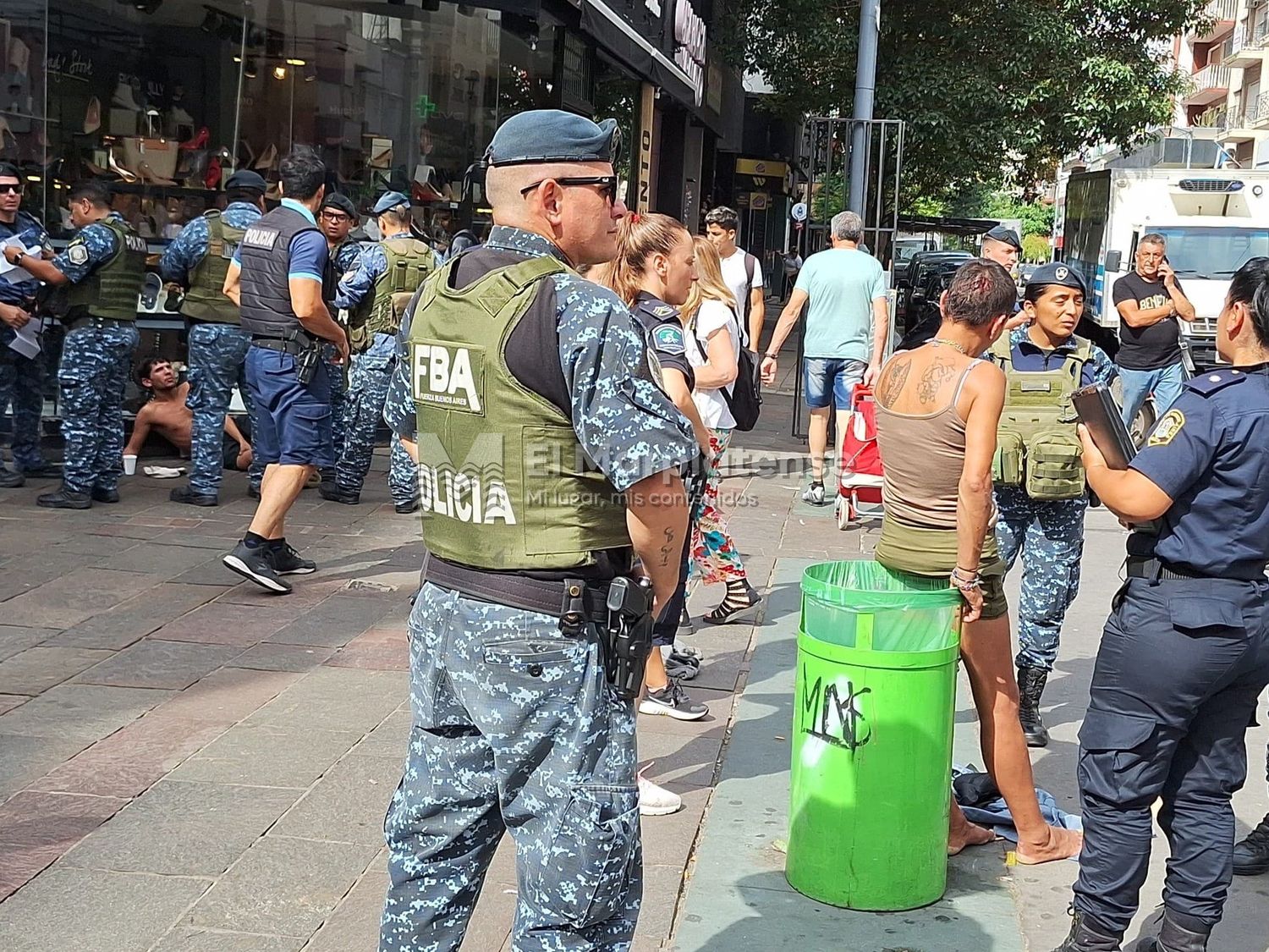 Conmoción en el centro: una mujer apuñaló a un hombre