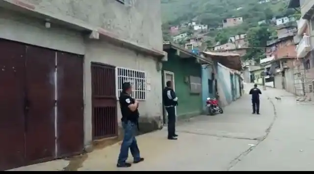 Efectivos del Grupo Bae del CICPC tienen varias horas en operativo que se lleva a cabo en la Panamericana.