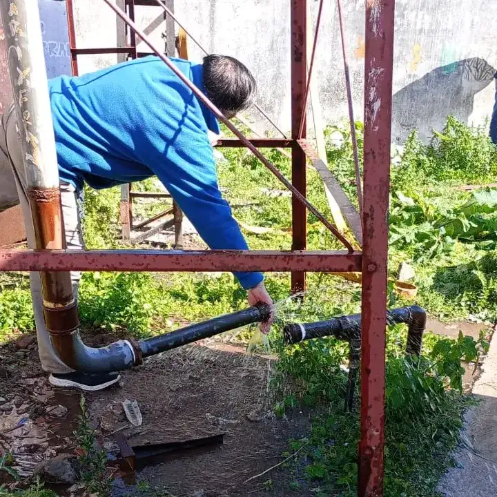 limpiaron el tanque de agua de la colmenita