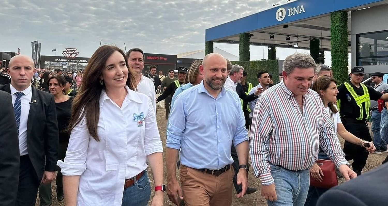 Villarruel visitó la muestra agrícola acompañada por el ministro santafesino, Gustavo Puccini.