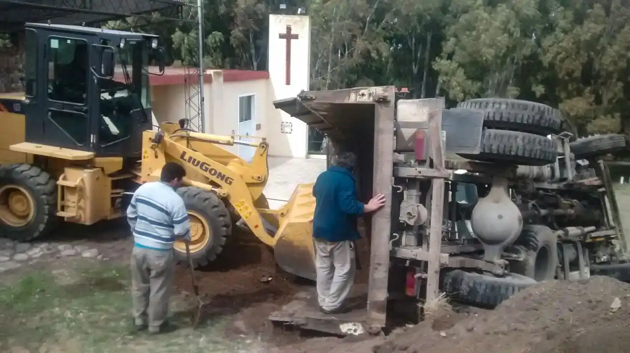 Saavedra: Volcaron un camión de recolección de residuos municipal y no fue informado al ejecutivo