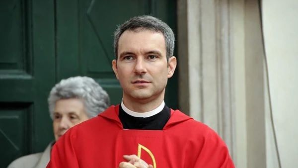 El Tribunal del Vaticano condenó al sacerdote Carlo Alberto Capella