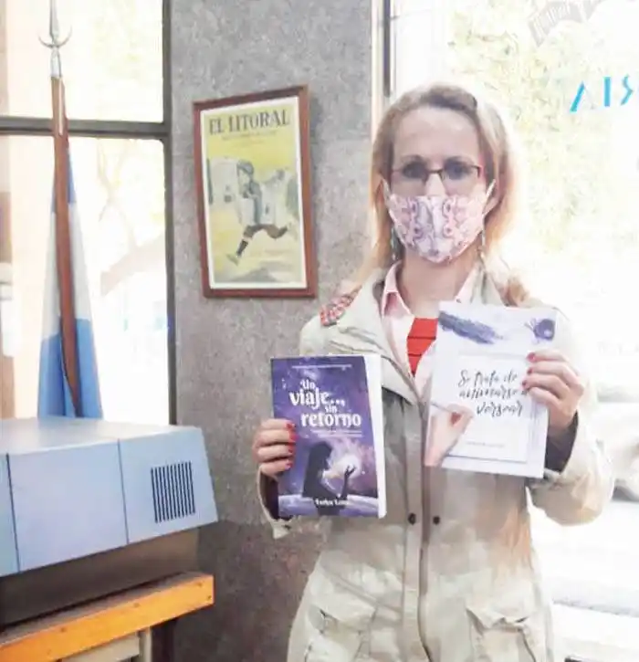 La escritora Evelyn presentó sus libros: �SUn viaje sin  retorno⬝ y �SSe trata  de animarse a versear⬝