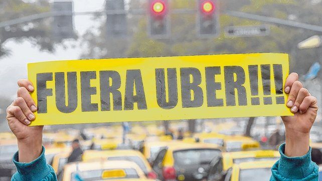 Uber y Cabify se van de Barcelona