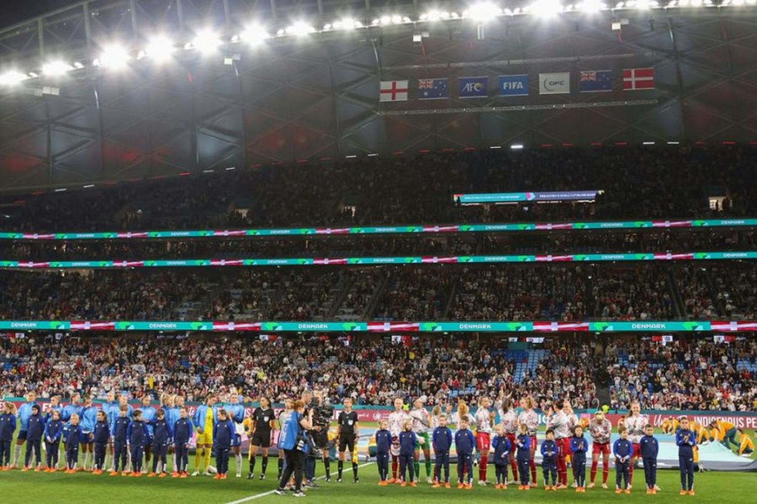 Récord de asistencia en estadios y el Fan Festival en el Mundial Femenino