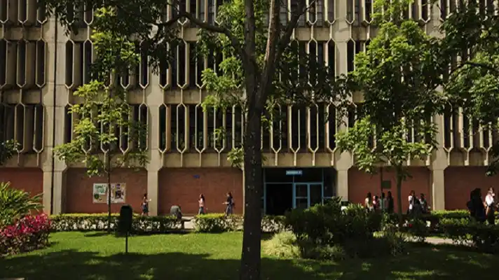 La UCAB evalúa volver a clases presenciales en junio