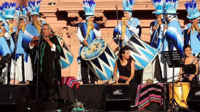 Artistas participaron de los festejos por los 30 años de democracia