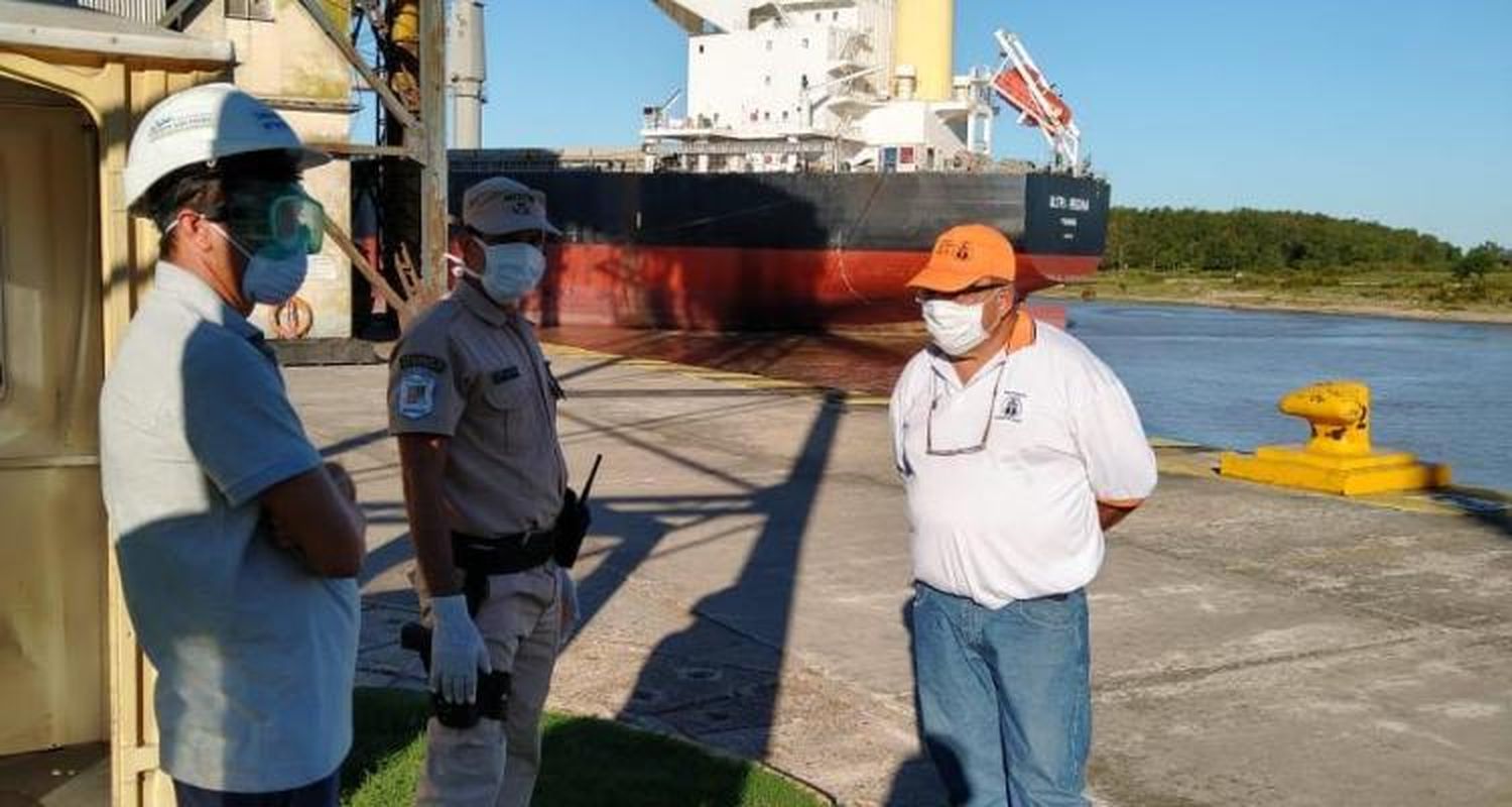 Un buque en el puerto generó preocupación