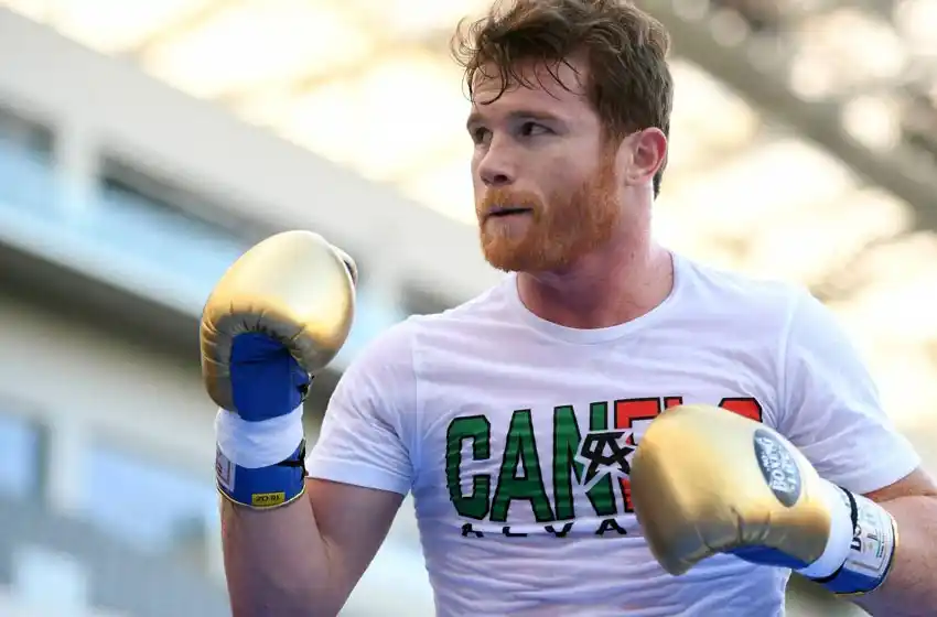 Canelo Álvarez firmó el contrato más grande de la historia del deporte