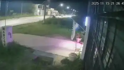 Impactante video: atropelló a un hombre y se dio a la fuga
