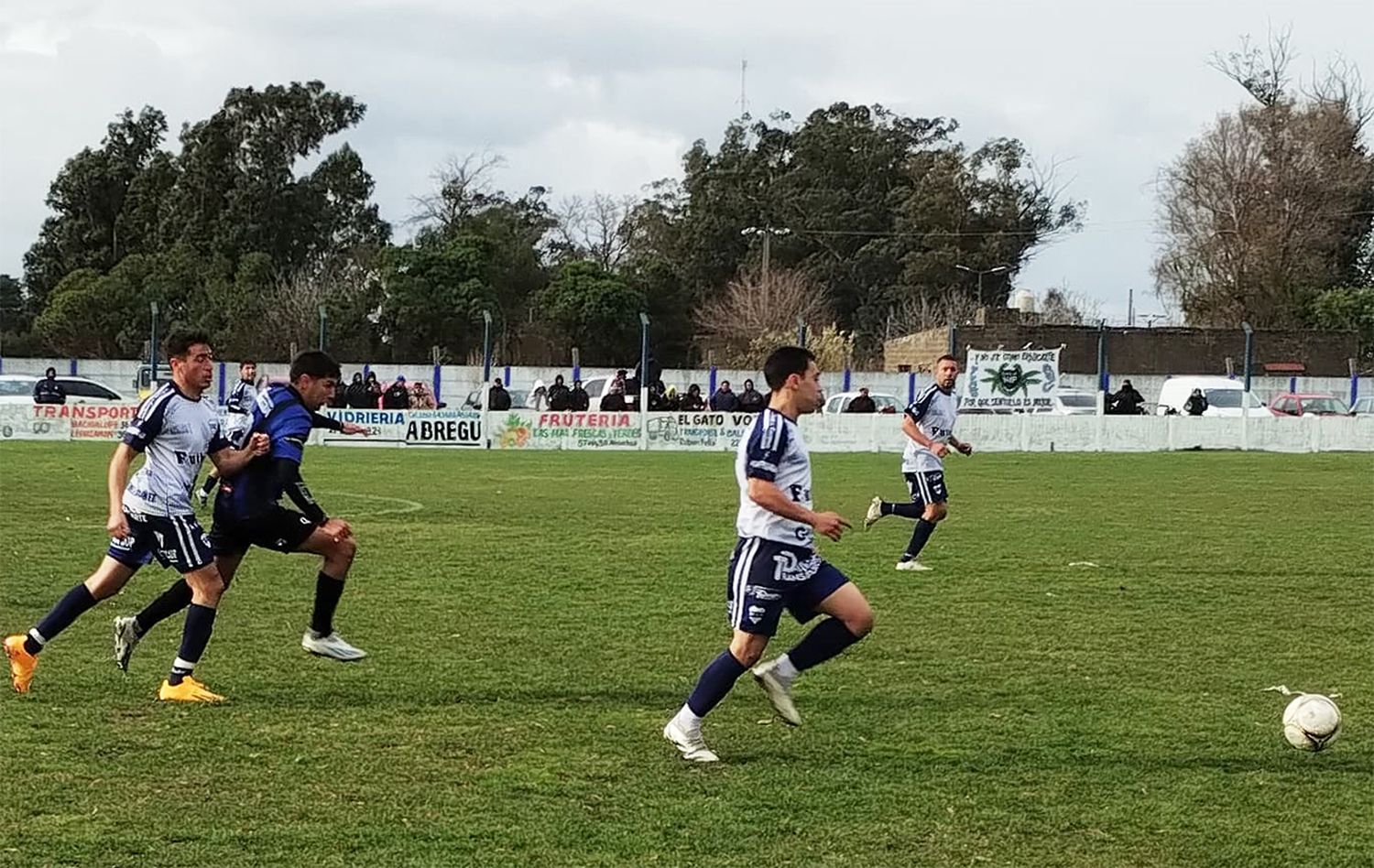 Fútbol local: valiosos triunfos de Del Valle, Huracán y Villa del Parque