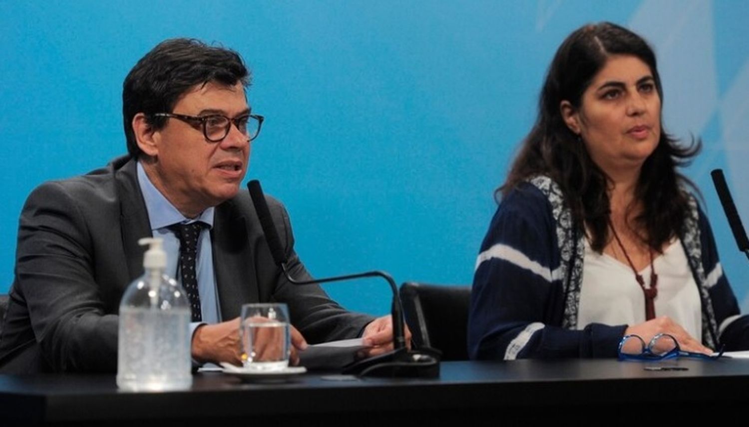 El Gobierno anunció licencias para mayores de 60, embarazadas y empleados con afecciones crónicas