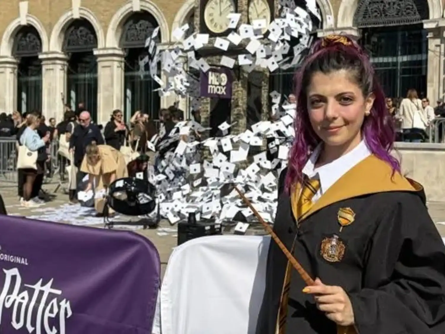 Como cada 1 de septiembre, miles de fanáticos de la serie se reunen para celebrar el inicio de clases en la escuela de magia y hechicería de Hogwarts.