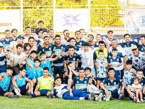 Defensores del Rosario y
San Martín son finalistas