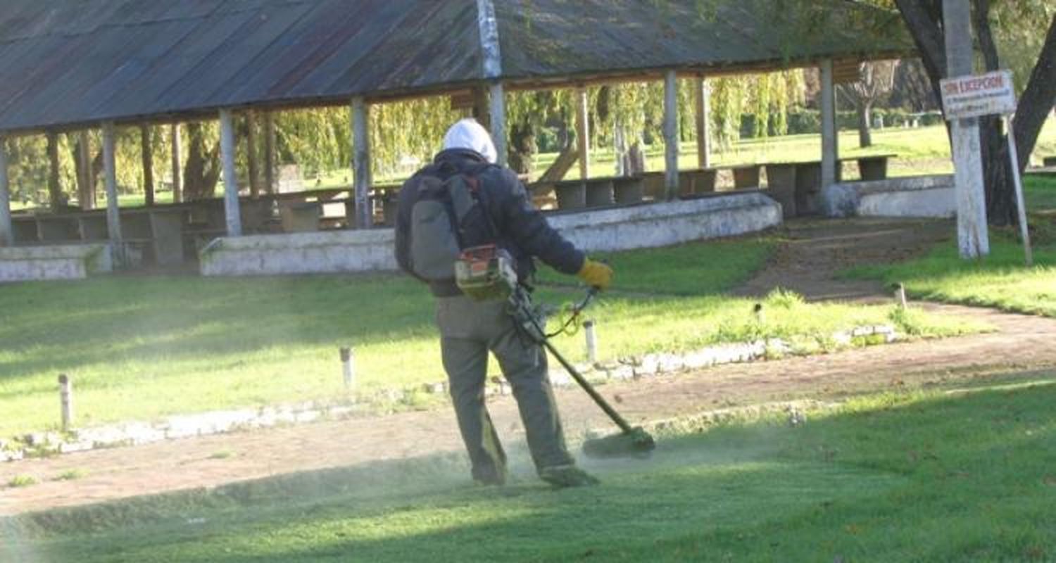 Tareas de mantenimiento previas a la apertura del balneario