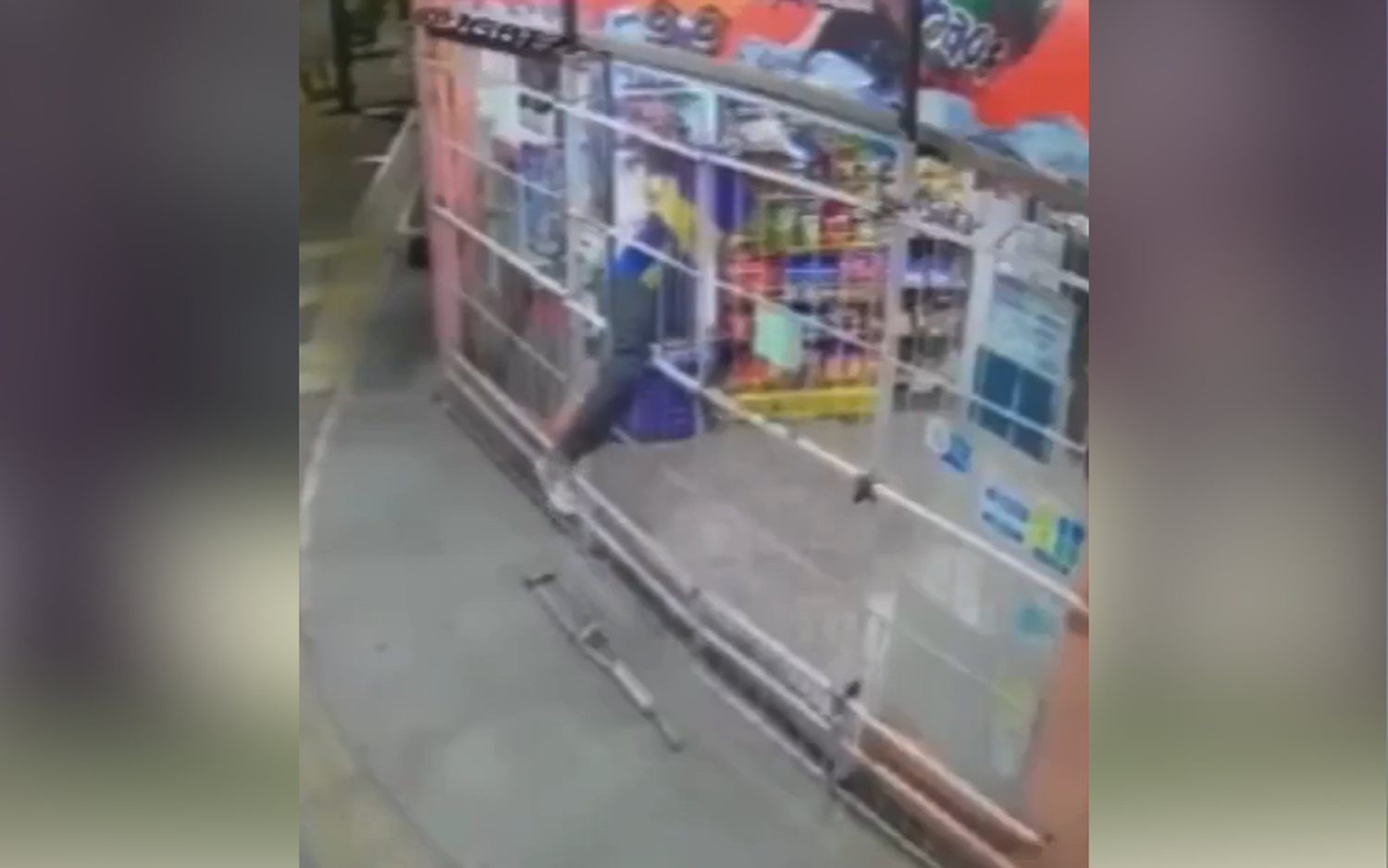 Video: Tiene una sola pierna y robó a un kiosquero dormido