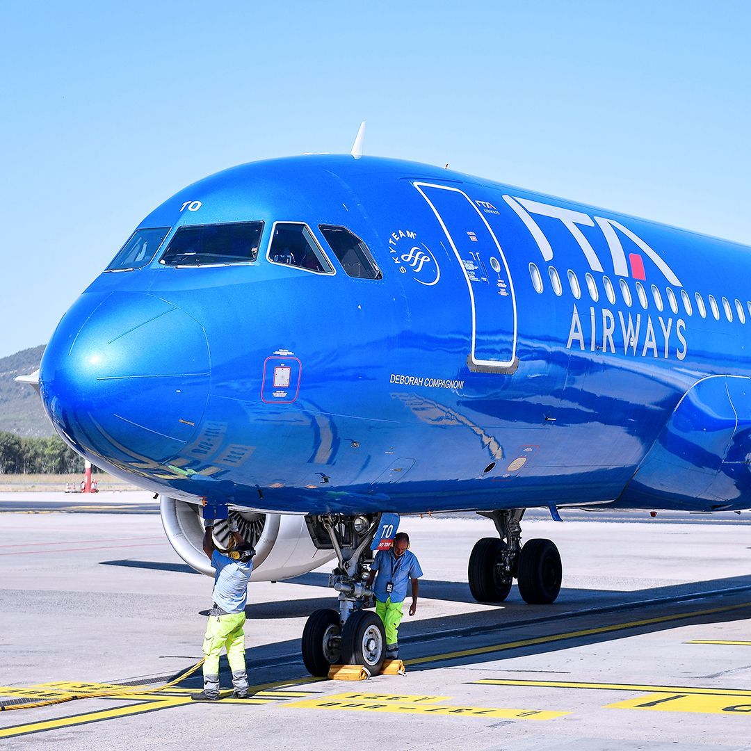 ITA inaugurates flights between Genoa and Alghero