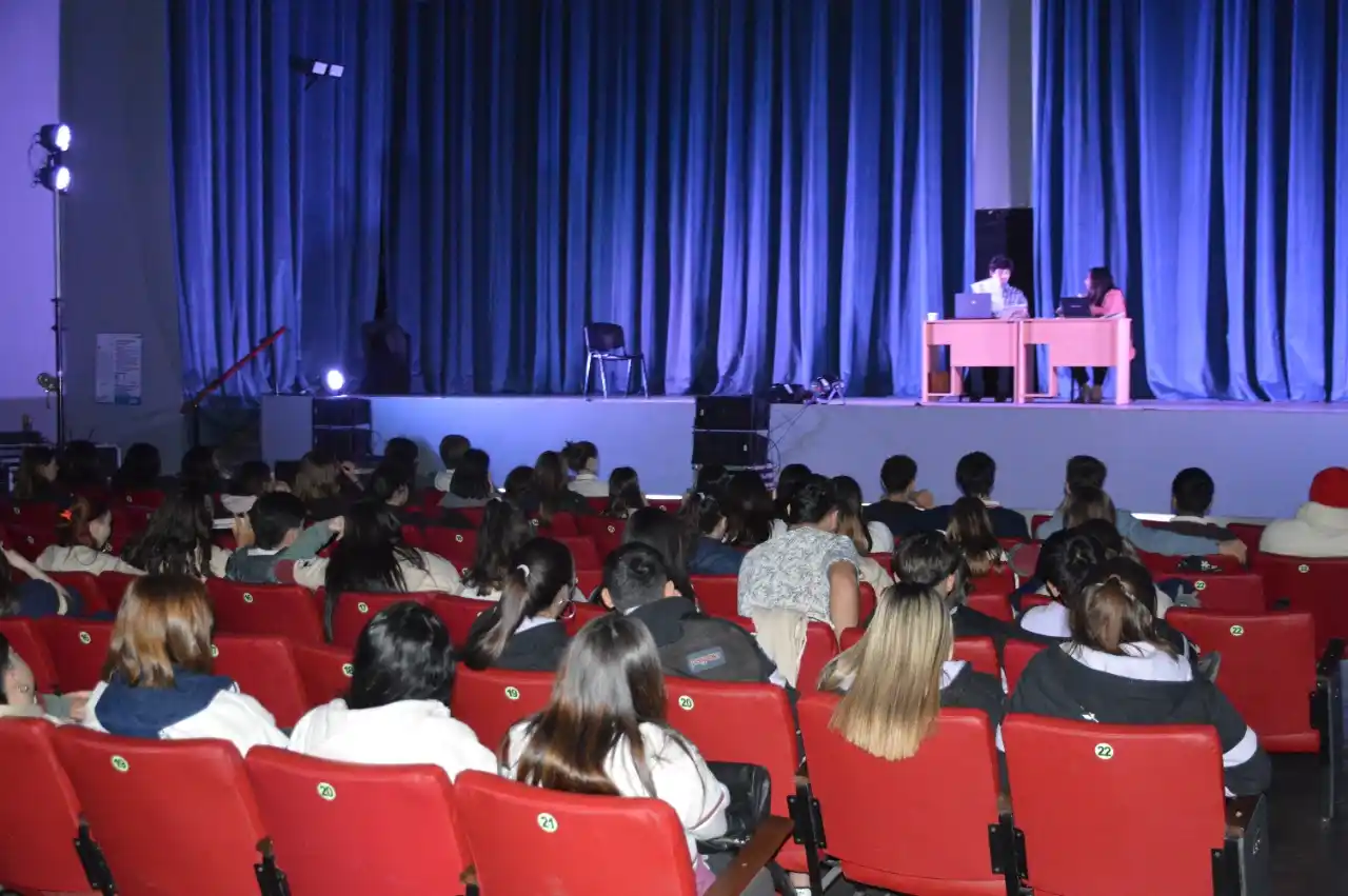 Mucha participación en capacitación laboral municipal, con teatro incluído 