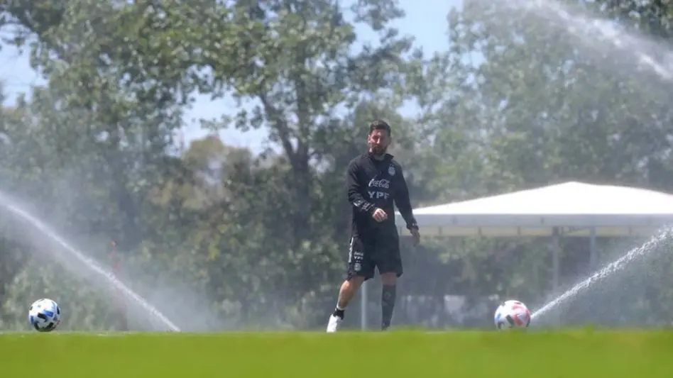Scaloni confirmó a Messi como titular en el superclásico ante Brasil