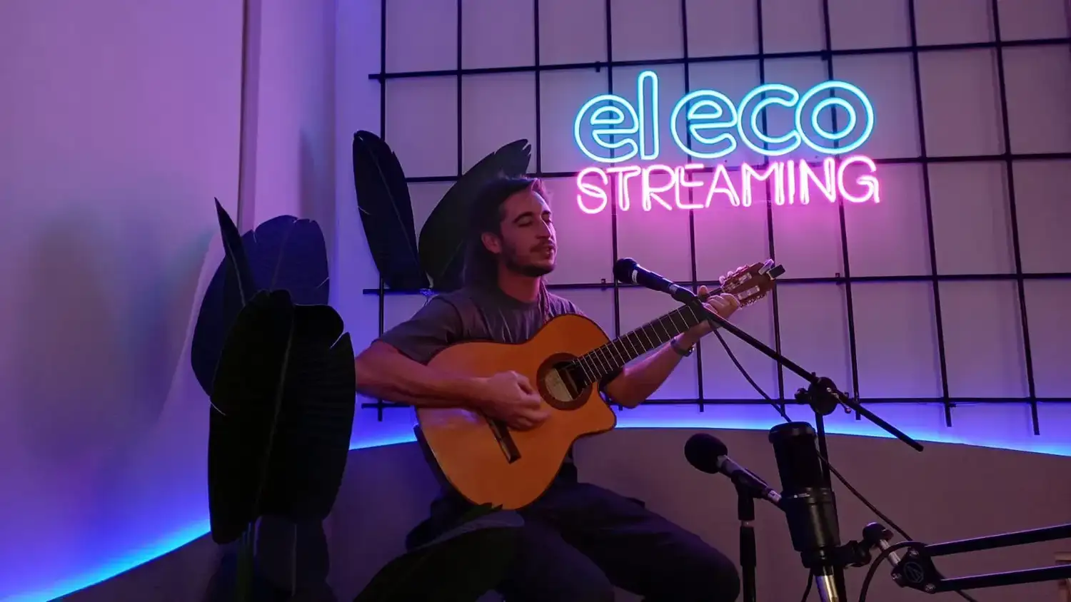 Lobi fue el artista elegido para el día 1 de Zip Unplugged