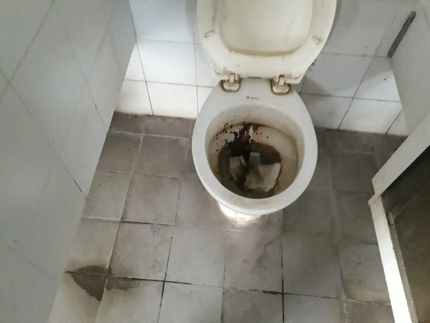 Quejas por el estado deplorable de los baños en estación de GNC