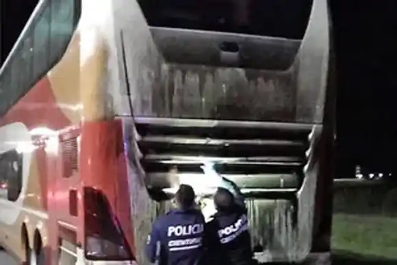 Atacaron a tiros a dos micros que volvían de un tour de compras