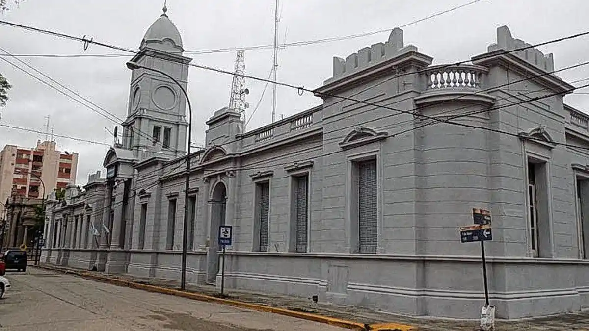 Tras la muerte del jefe aprovechó que la casa quedó deshabitada y robó elementos